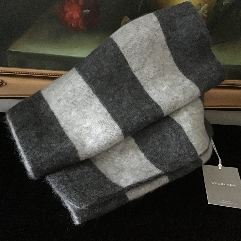 NWT EVERLANE Unisex The Alpaca Patterned Striped Scarf Light Grey Dark Charcoal